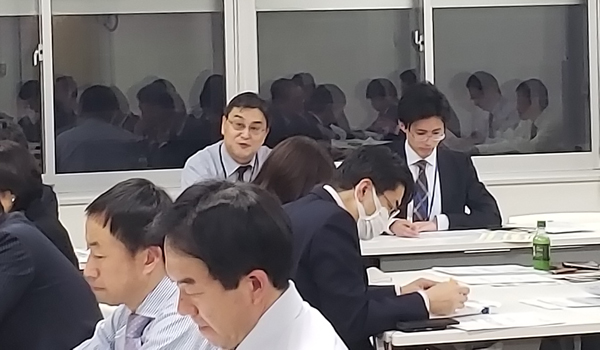 中野参事官